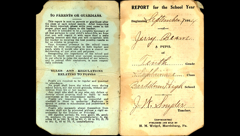 Páginas do boletim de T. Jeremiah, da escola Bardstown High School para o ano letivo que se iniciou em 7 de setembro de 1914.