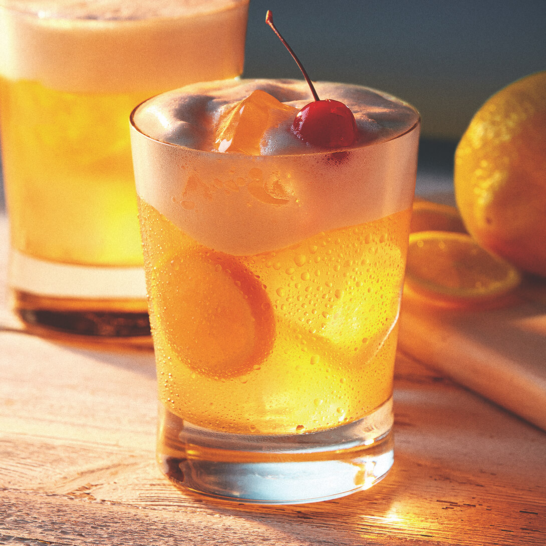 Jim Beam Honey Lemonade Recipe Bourbon Mixed Drink Recipe Cocktails Jim Beam Beam Bourbon Sour 20150620 L